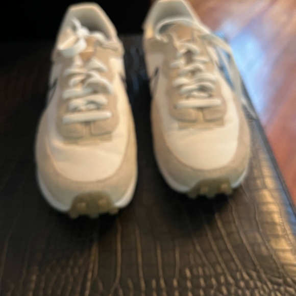 Nike Cream and Navy Sneakers - Picture 4 of 4